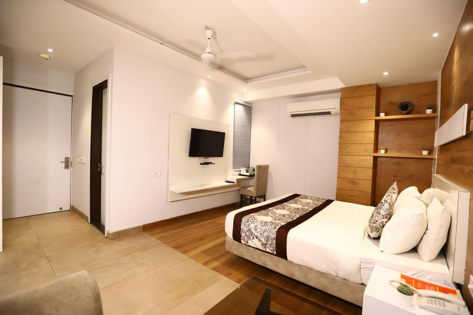 Hotel Kelvish Free Airport Pickup นิวเดลี ภายนอก รูปภาพ