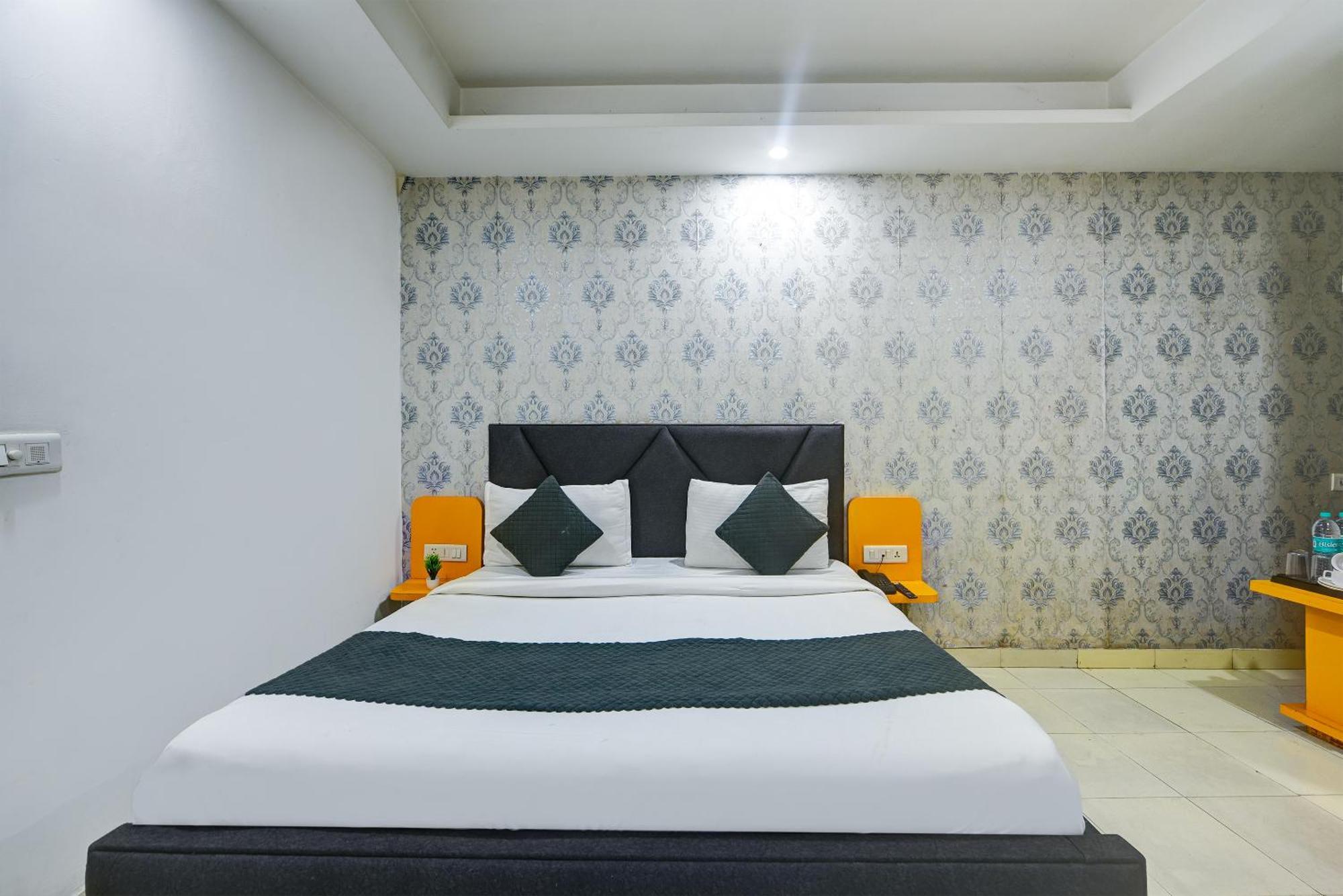 Hotel Kelvish Free Airport Pickup นิวเดลี ภายนอก รูปภาพ